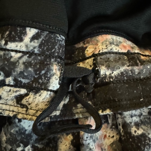 VINTAGE LULULEMON - Hotty Hot Short II Long 4” in Spring Bloom (RARE) - Picture 4 of 5